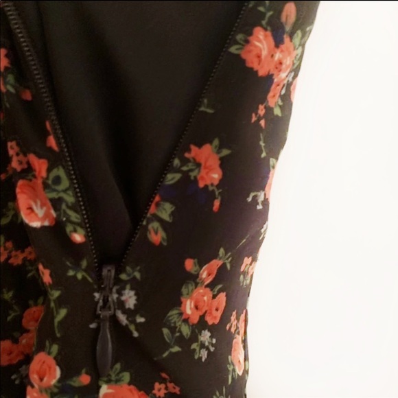 Floral black Express dress flowy size 2 - Picture 4 of 5